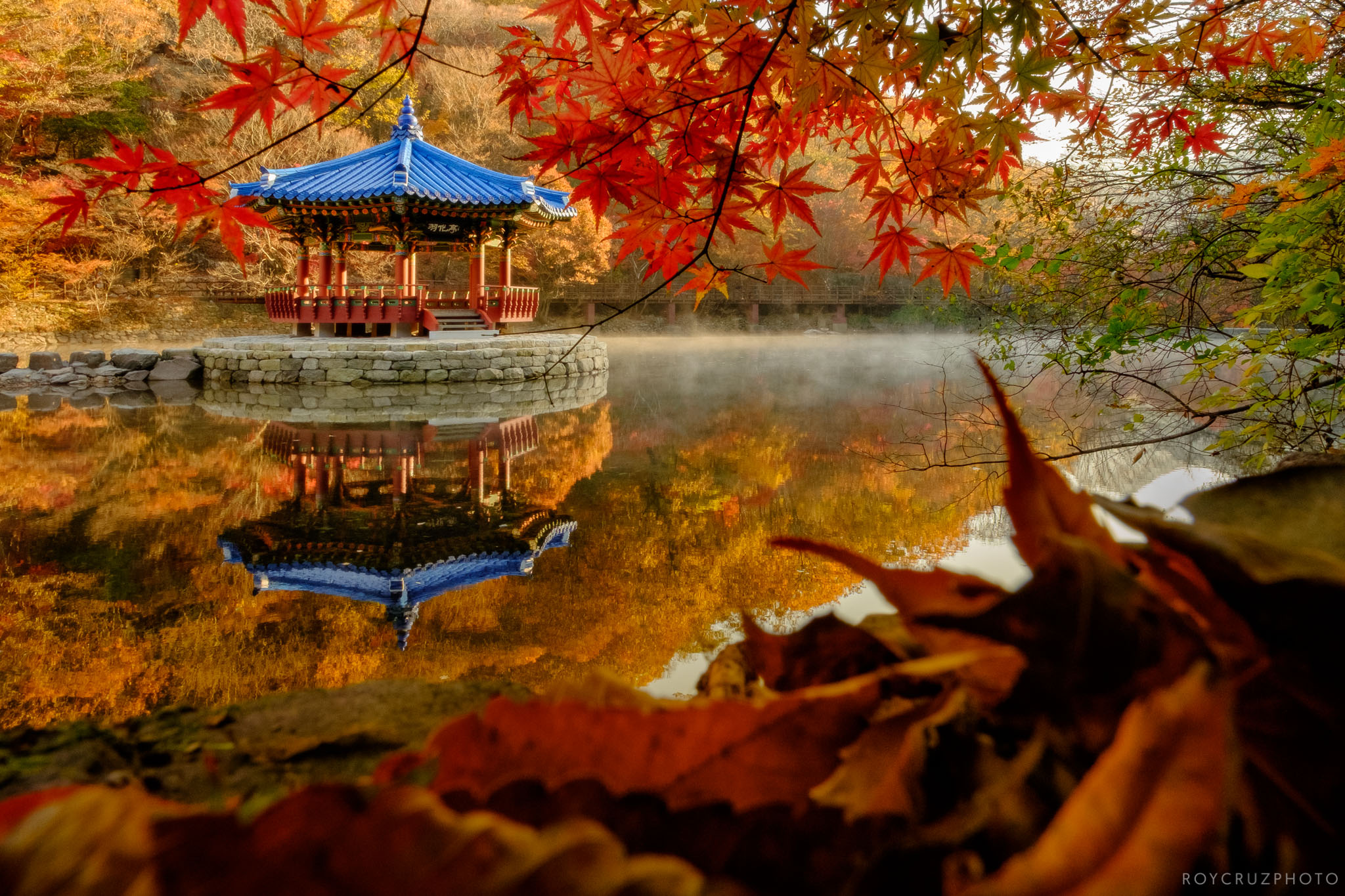 Осенний корейский завтрак и пейзаж